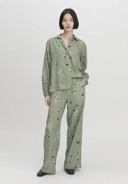 large-20260409-201829 large-20260409-201829