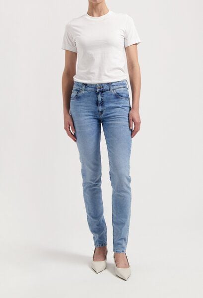 large-20260409-202649 large-20260409-202649