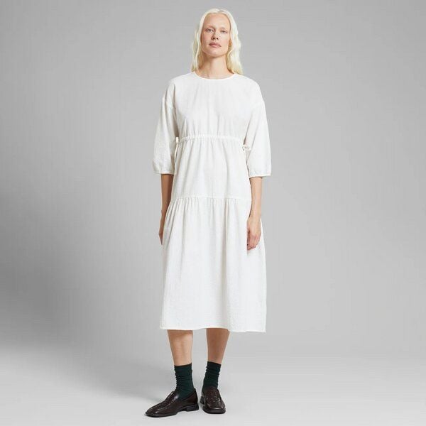 DEDICATED Kleid Fejan Seersucker- Off White DEDICATED Kleid Fejan Seersucker- Off White