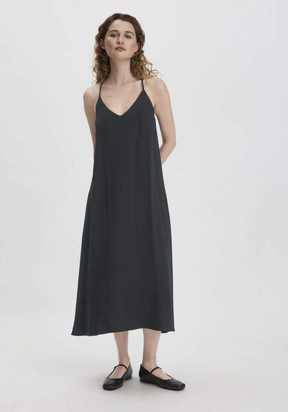 hessnatur Camisole Kleid Midi Regular aus reiner LENZING ECOVERO Viskose hessnatur Camisole Kleid Midi Regular aus reiner LENZING ECOVERO Viskose