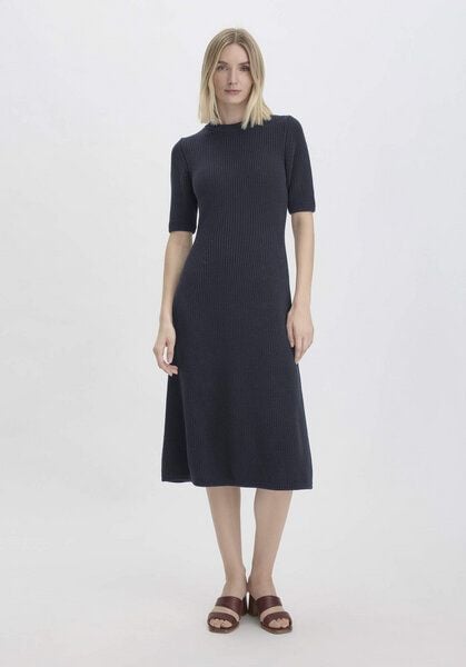 hessnatur Strick Kleid Midi Slim aus reiner Bio-Baumwolle hessnatur Strick Kleid Midi Slim aus reiner Bio-Baumwolle