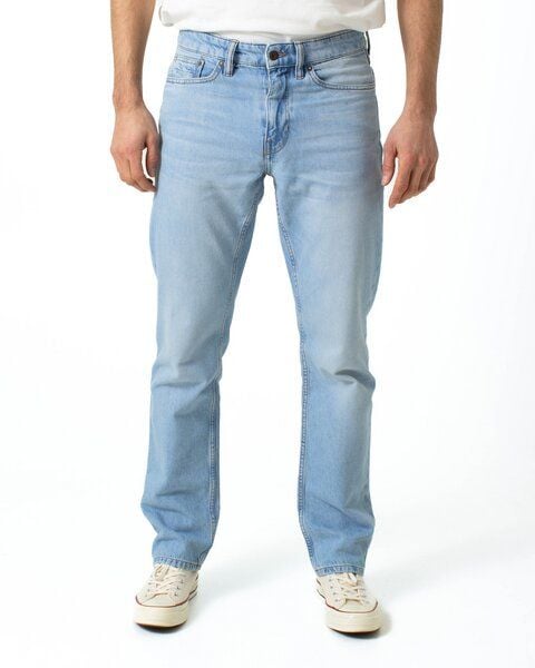 Kuyichi SCOTT Regular Jeans (light blue) aus 70% Bio-Baumwolle und 30% recycelter Baumwolle Kuyichi SCOTT Regular Jeans (light blue) aus 70% Bio-Baumwolle und 30% recycelter Baumwolle