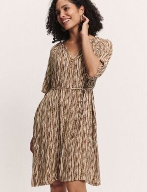 TRANQUILLO Kleid Saraaah aus Crinkel EcoVero Viskose (1140008)