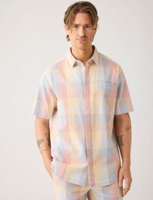 KnowledgeCotton Apparel Lockeres kurzarm Seersucker-Hemd aus Bio-Baumwolle