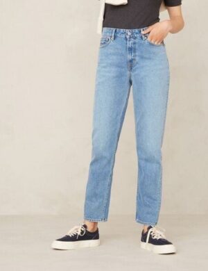 Kings Of Indigo Mom Jeans aus Bio-Baumwolle – Caroline Cropped Sanibel Light Blue