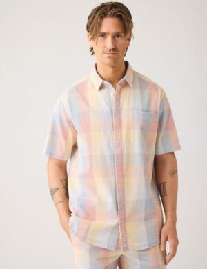 KnowledgeCotton Apparel Lockeres kurzarm Seersucker-Hemd aus Bio-Baumwolle