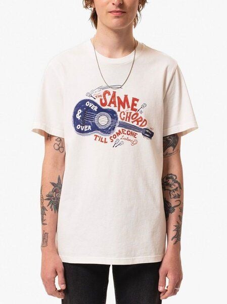 Nudie Jeans Herren T-Shirt Roy Gitarr - Off white Nudie Jeans Herren T-Shirt Roy Gitarr - Off white