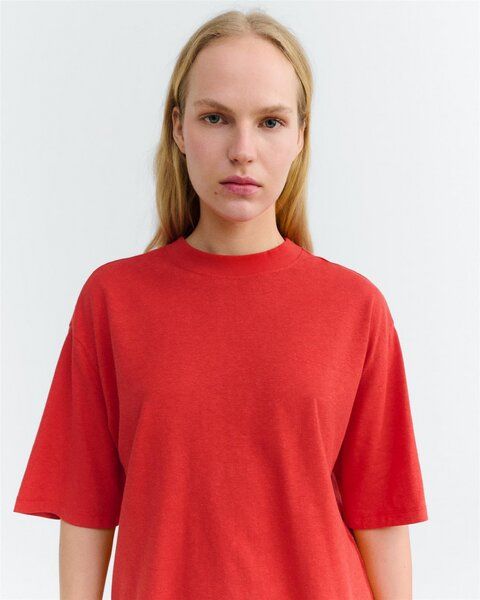 thinking mu Hanf T-Shirt Modell: Lena thinking mu Hanf T-Shirt Modell: Lena