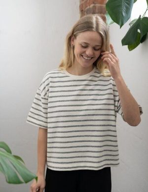 FUXBAU Gestreiftes Boxy Frauen T-Shirt Milos - cremeweiß salbei