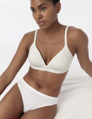 hessnatur Damen Brazil Regular Cut PURE BALANCE aus Bio-Baumwolle und TENCEL™ Modal - weiß
