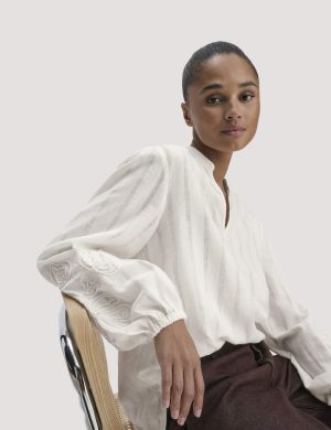 hessnatur Damen Embroidery Bluse Relaxed aus Bio-Baumwolle mit Leinen - weiß