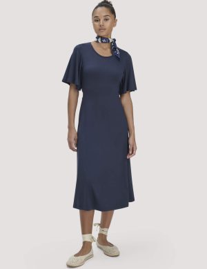 hessnatur Damen Jersey Kleid Kniebedeckend Slim aus TENCEL™ Lyocell - blau