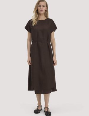 hessnatur Damen Kleid mit Wickeloptik Midi aus Leinen - braun