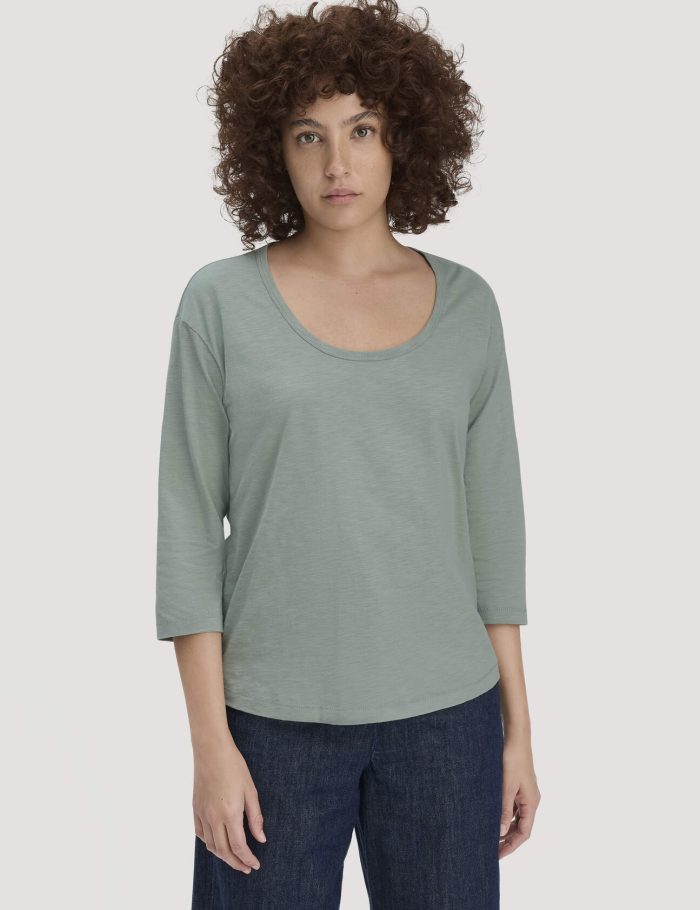 hessnatur Damen Light Slub Longsleeve Relaxed aus Bio-Baumwolle - grün