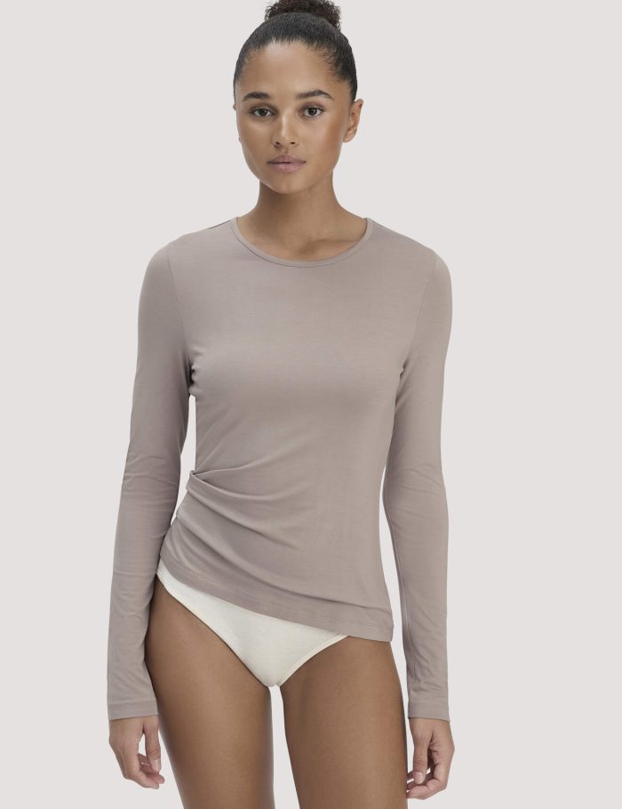 hessnatur Damen Longsleeve PURE FLOW aus TENCEL™ Modal - beige hessnatur Damen Longsleeve PURE FLOW aus TENCEL™ Modal - beige