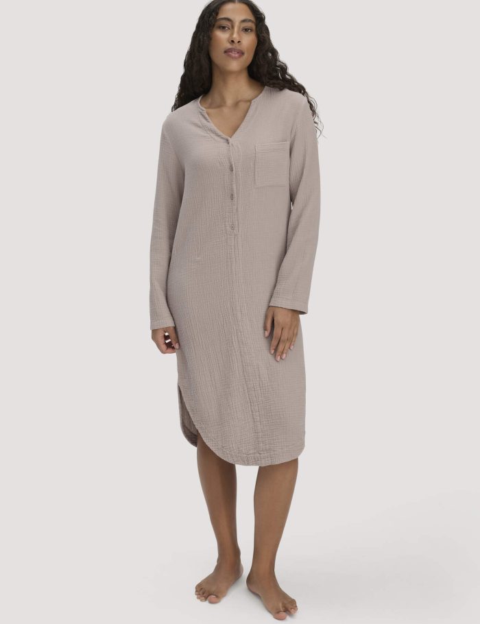 hessnatur Damen Musselin Nachthemd Relaxed PURE COMFORT aus Bio Baumwolle - beige hessnatur Damen Musselin Nachthemd Relaxed PURE COMFORT aus Bio Baumwolle - beige