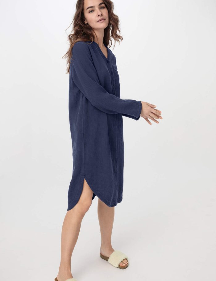 hessnatur Damen Musselin Nachthemd Relaxed PURE COMFORT aus Bio Baumwolle - blau hessnatur Damen Musselin Nachthemd Relaxed PURE COMFORT aus Bio Baumwolle - blau