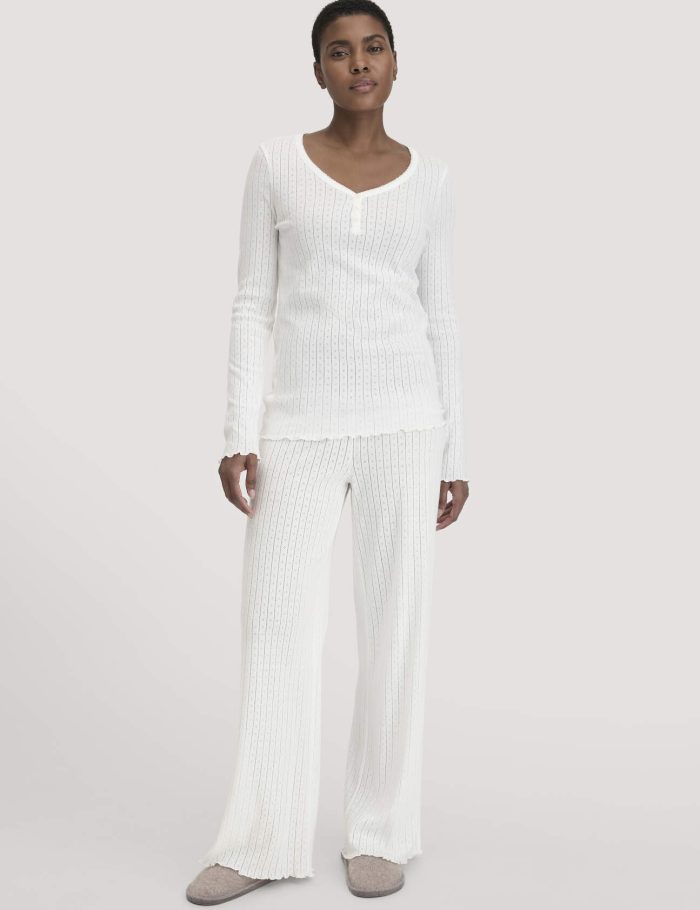 hessnatur Damen Pointelle Schlafhose Relaxed PURE COTTON aus Bio-Baumwolle - weiß