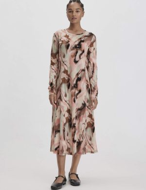 hessnatur Damen Print Premium Light Jersey Kleid Midi Slim aus Bio-Baumwolle - braun
