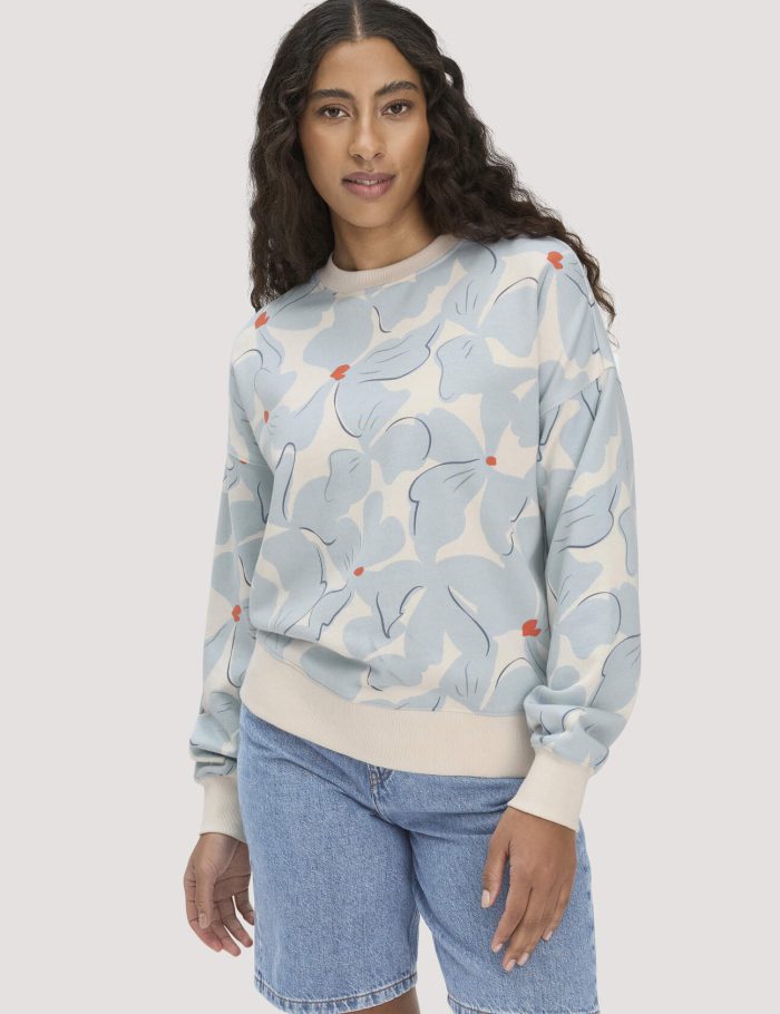 hessnatur Damen Print Sweatshirt Oversize BETTER RECYCLING aus Bio-Baumwolle - blau