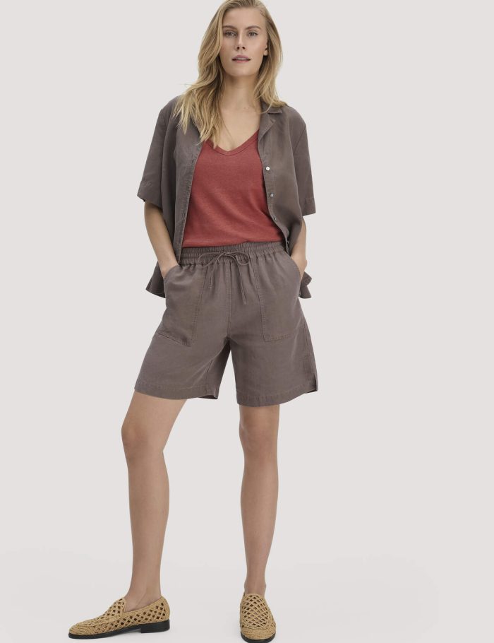 hessnatur Damen Shorts Relaxed aus weichem TENCEL Lyocell mit Leinen - braun