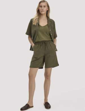 hessnatur Damen Shorts Relaxed aus weichem TENCEL Lyocell mit Leinen - grün