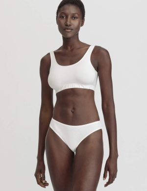 hessnatur Damen Slip Regular Cut COTTON FEEL aus Bio-Baumwolle - weiß