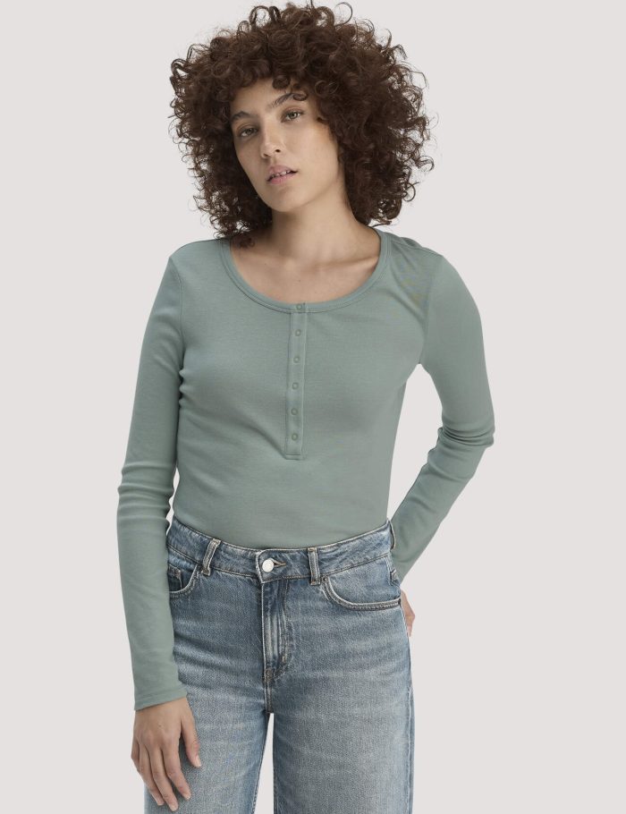hessnatur Damen Softrib Longsleeve Henley Fitted aus Bio-Baumwolle und Tencel™ Modal - grün