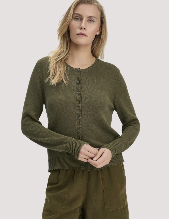 hessnatur Damen Strick Jacke Regular aus Leinen mit Bio-Baumwolle und LENZING™ ECOVERO - grün