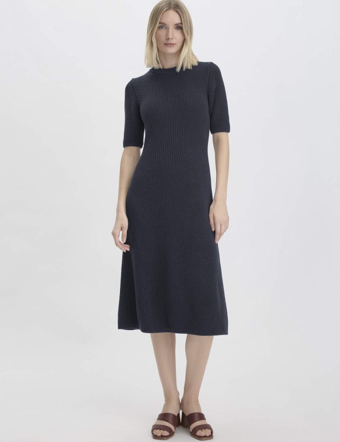 hessnatur Damen Strick Kleid Midi Slim aus Bio-Baumwolle - blau