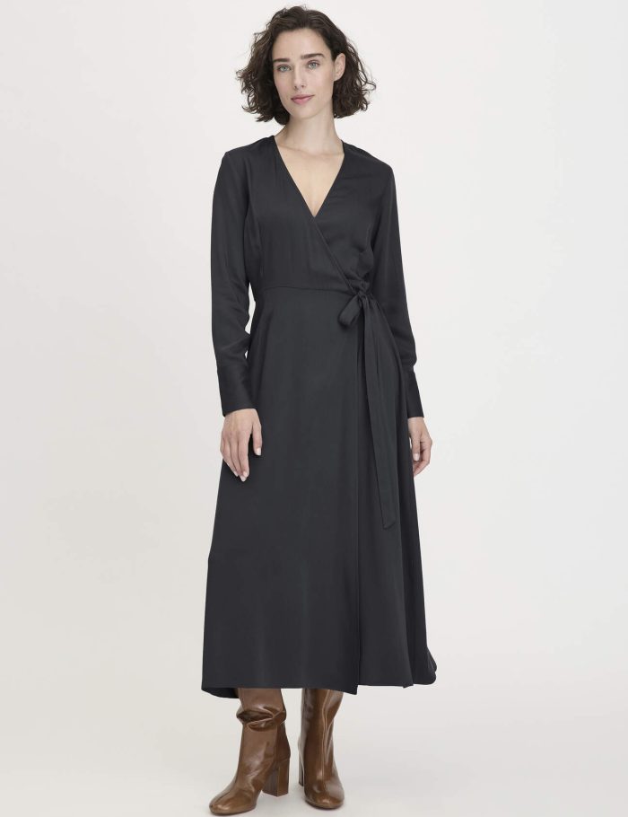 hessnatur Damen Wickelkleid Knöchellang Regular aus LENZING™ ECOVERO™ Viskose - schwarz