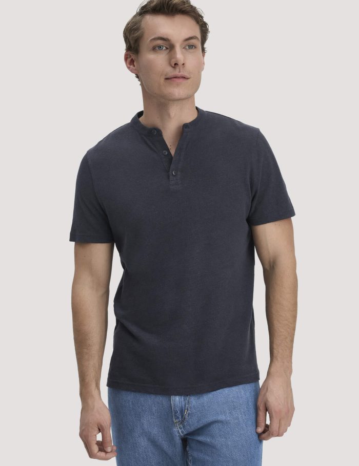 hessnatur Herren Henley T-Shirt Regular aus Leinen und Bio-Baumwolle - blau