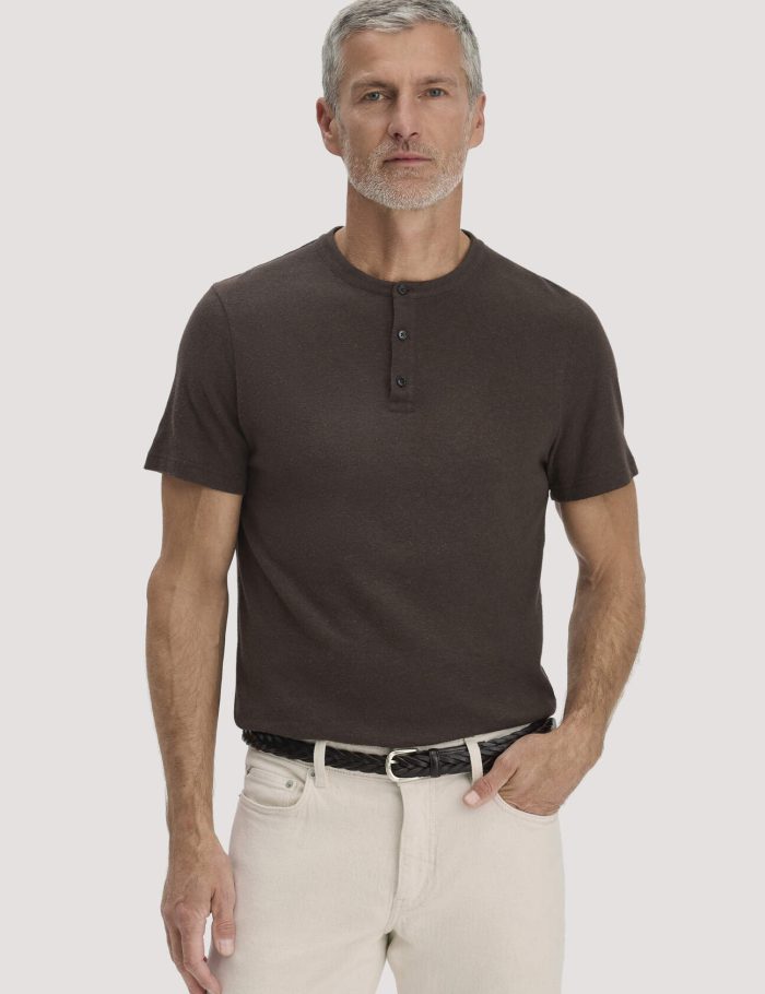 hessnatur Herren Henley T-Shirt Regular aus Leinen und Bio-Baumwolle - braun hessnatur Herren Henley T-Shirt Regular aus Leinen und Bio-Baumwolle - braun