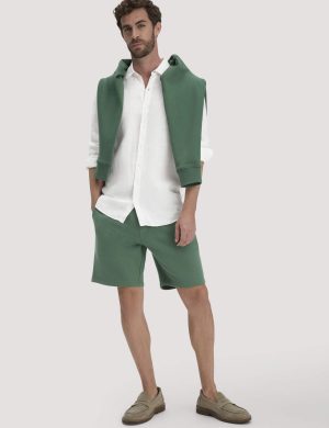 hessnatur Herren Sweat Shorts TRIAS Relaxed BETTER RECYCLING aus Bio-Baumwolle - grün