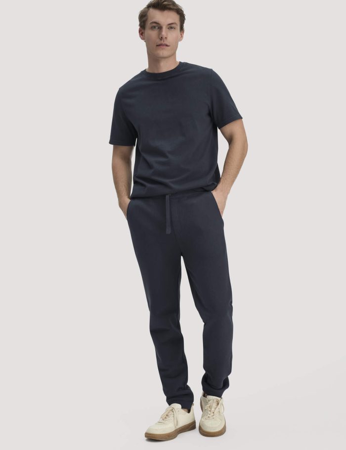 hessnatur Herren Sweathose TRIAS Relaxed BETTERRECYCLING aus Bio-Baumwolle - blau
