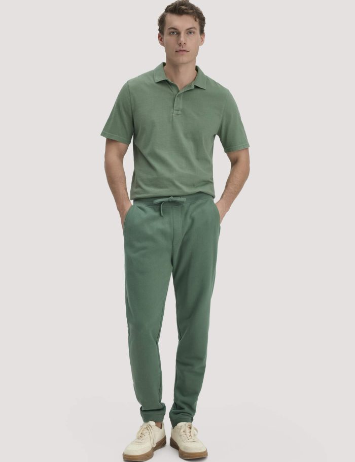 hessnatur Herren Sweathose TRIAS Relaxed BETTERRECYCLING aus Bio-Baumwolle - grün