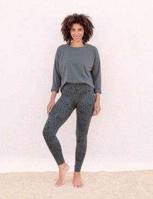 Jaya KONCY - Damen - Basic Longsleeve mit lässiger Weite und etwas kürzer geschnittem Cutting-Edge Saum